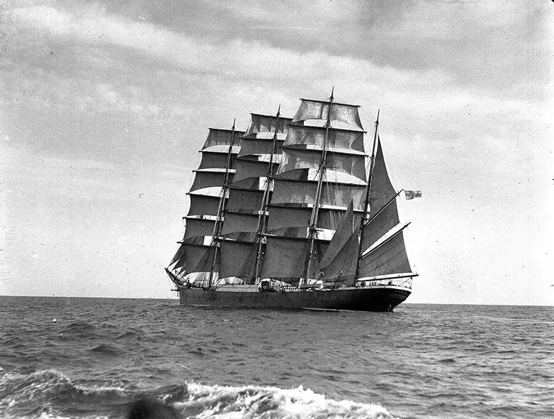 Pamir-sailing-ship-05_11zon