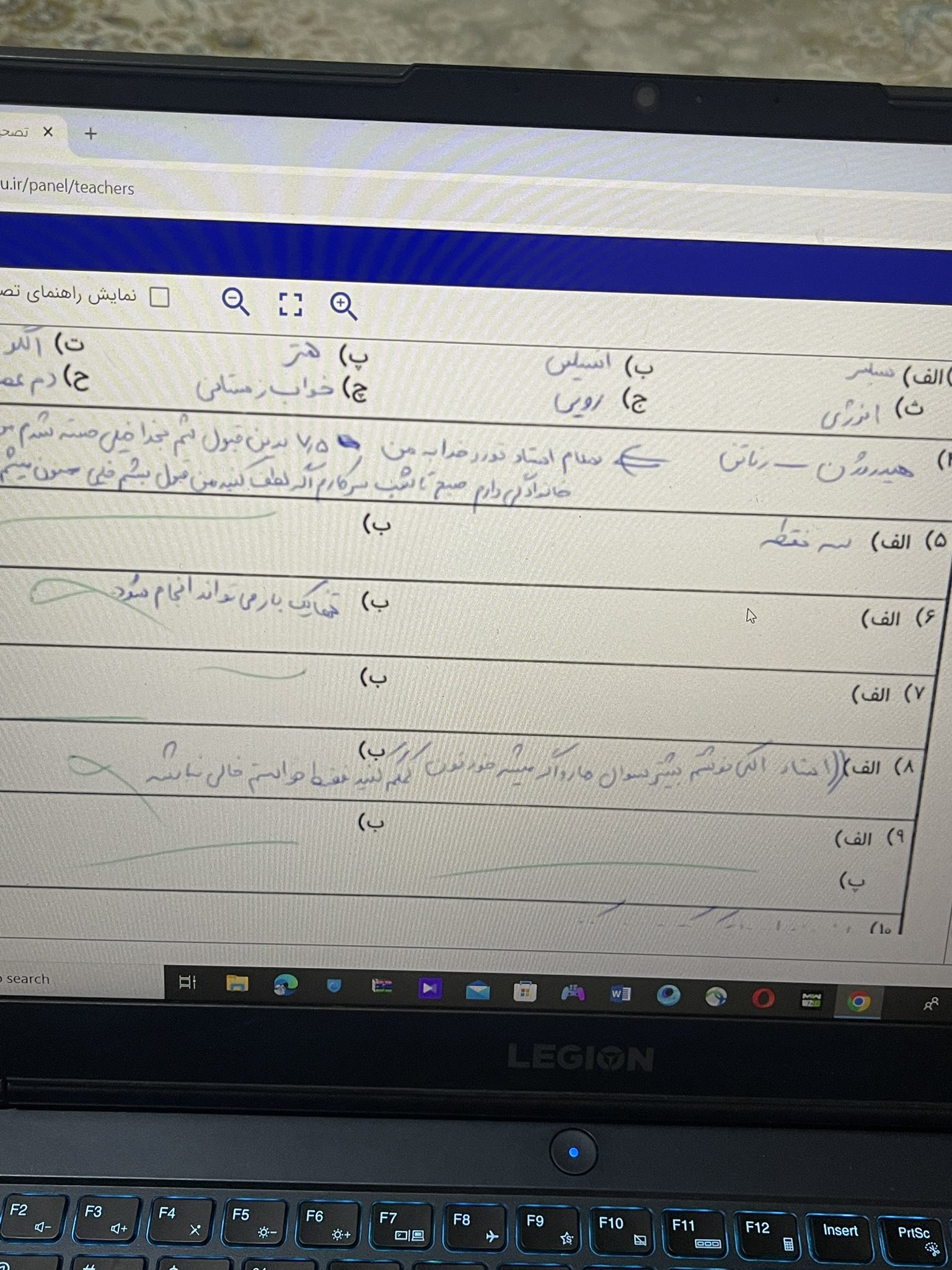 نامه غم‌انگیز یک دانشجو برای استادش در برگه امتحان