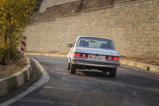 96961_1984-Mercedes-Benz-W123-230E-48