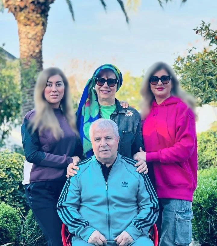 تصاویر جدیدی از علی پروین با همسر و دخترانش در لواسان