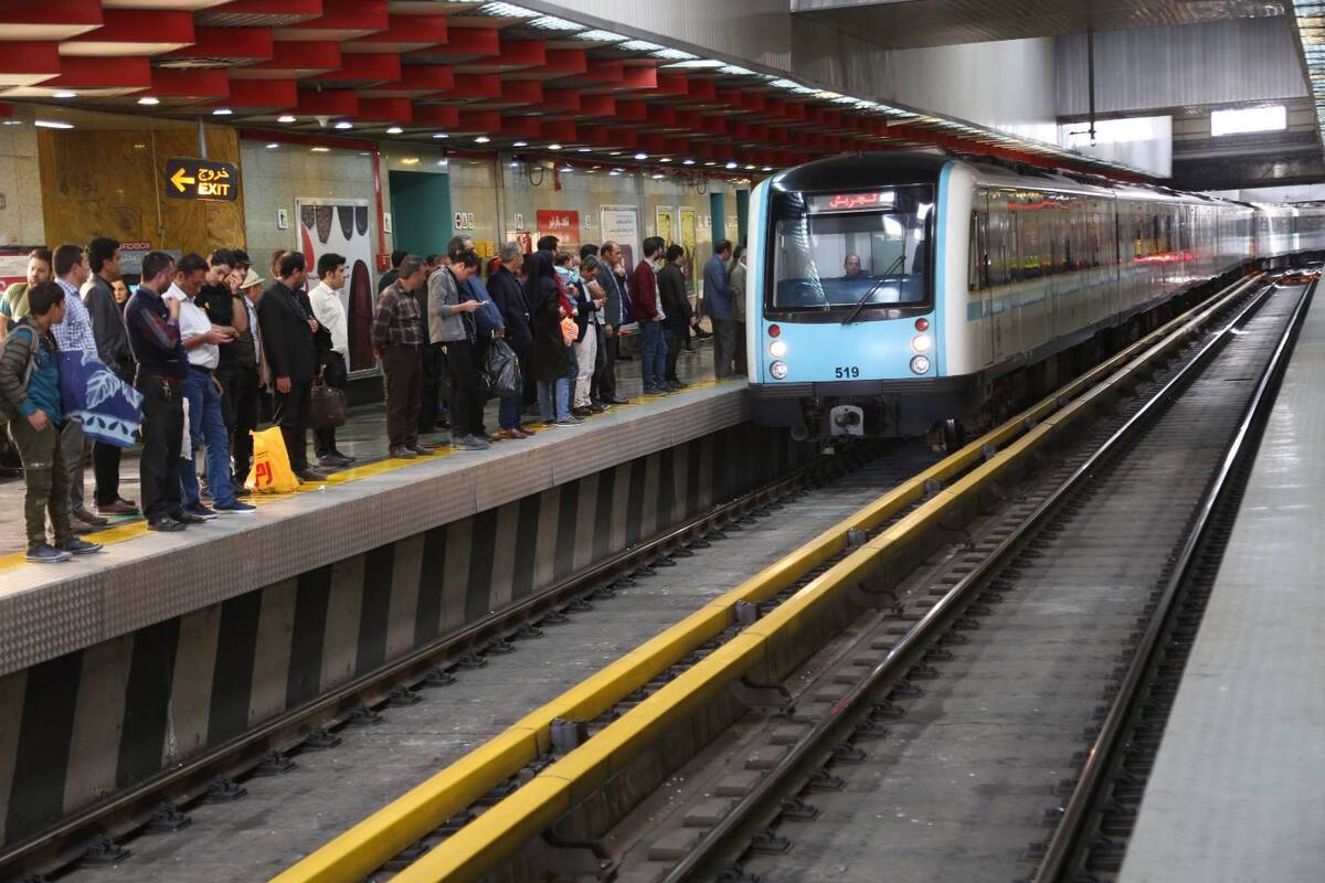 بامزه‌ترین عکسی که از مترو تهران شکار شد