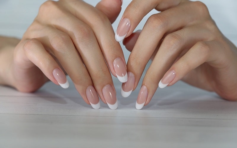 hands-french-manicure-design-min