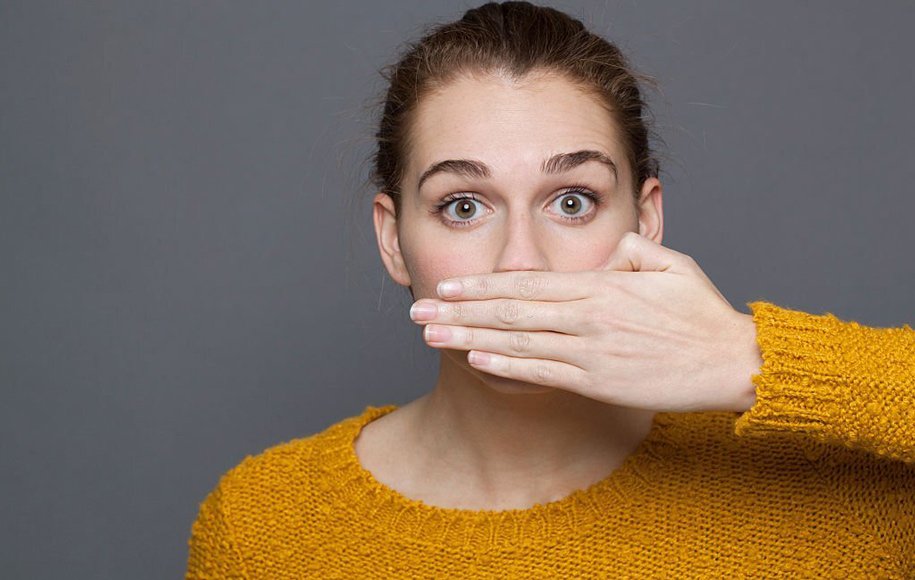 6 ترفند ساده برای اینکه دهانتان بوی گُل بدهد