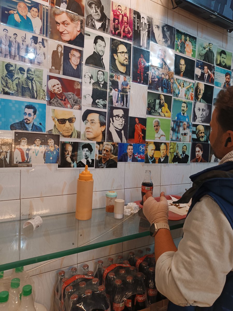 تصویری از دیوار یک ساندویچی در تهران که قلب شما را چنگ می‌زند