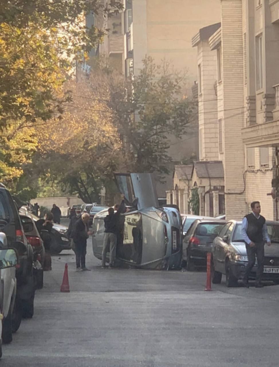  واژگونی عجیب یک خودرو در خیابان‌ جردن تهران