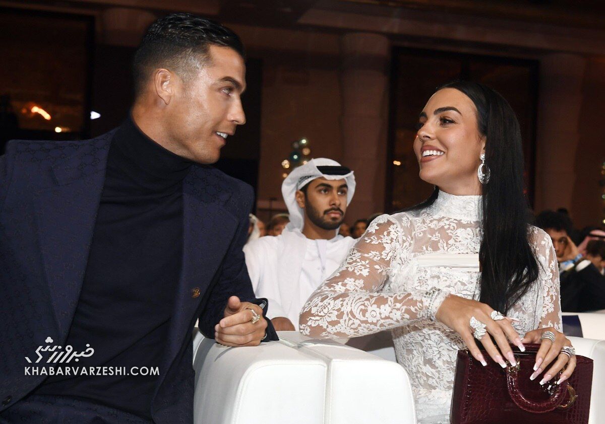 لحظه عاشقانه رونالدو و جورجینا با گلوب ساکر