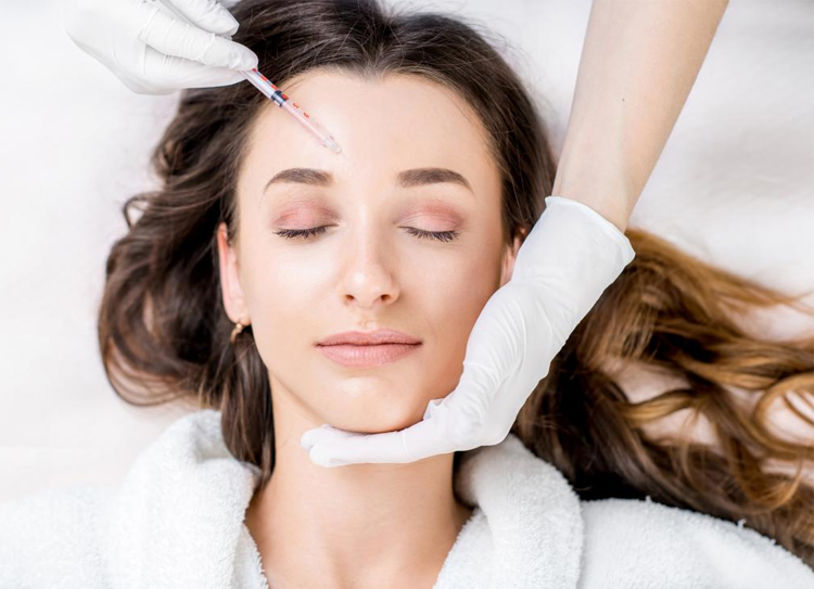 بررسی کاربردهای فیلر و بوتاکس