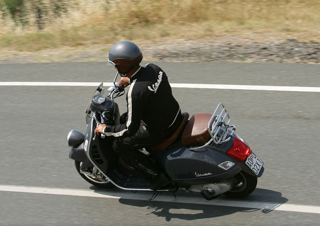 Vespa-GTV-300-In-Action