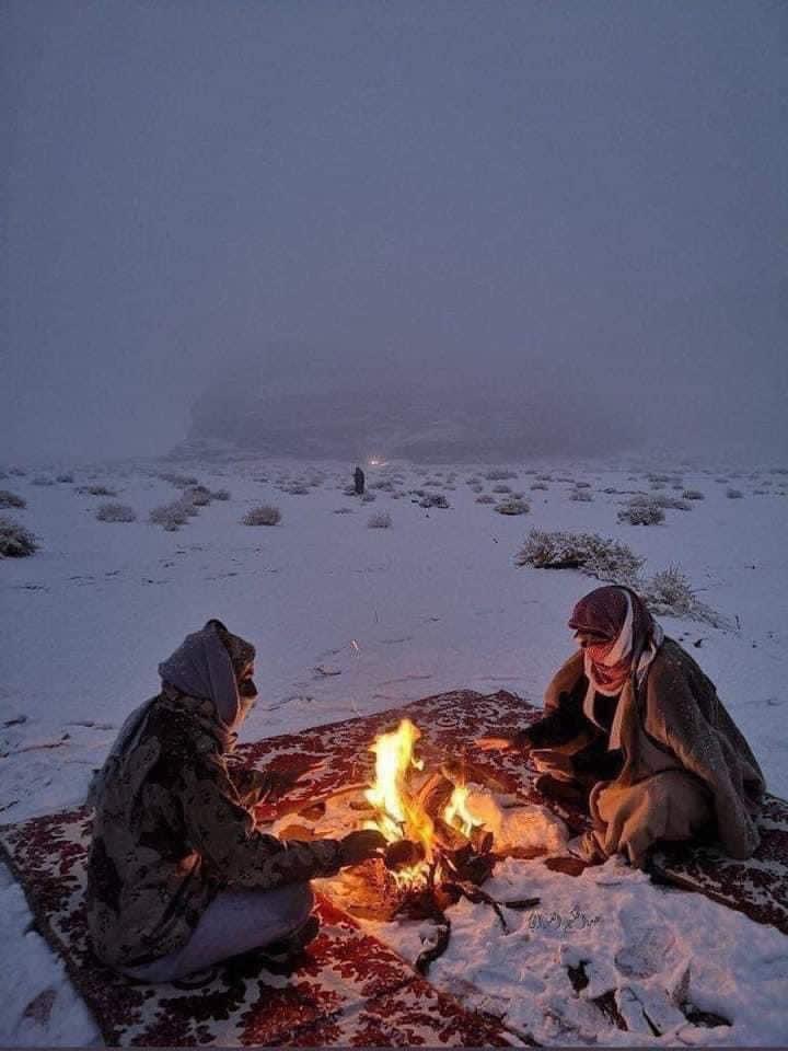 تصاویری از بارش بی سابقه برف در عربستان