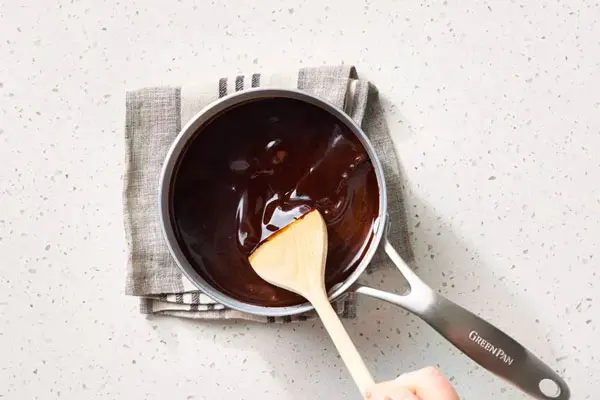 chocolate-souce-in-pan
