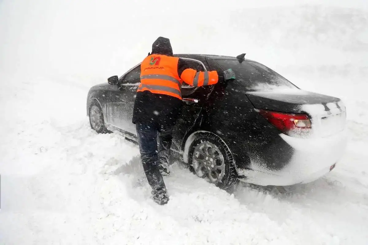 گیر+کردن+خودروها+در+برف