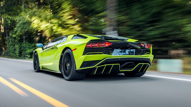 1-lamborghini-aventador-1752681144