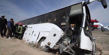 تصادف هولناک دستگاه اتوبوس مسافری با تریلی 
