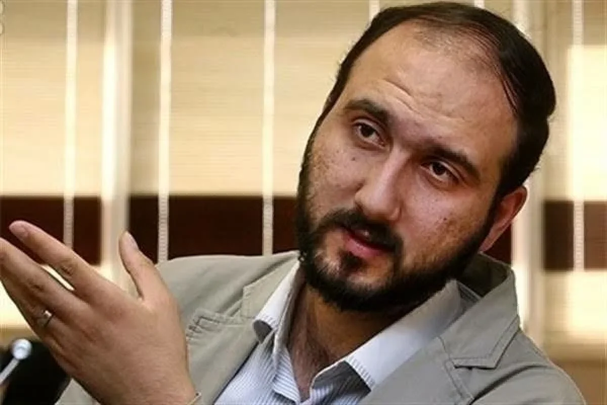 فروغی-ak38277-ak74728-1200x800