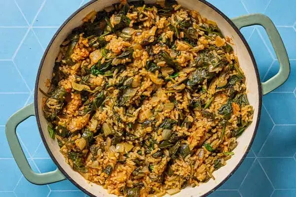 Adding-rice-to-the-spinach-mixture