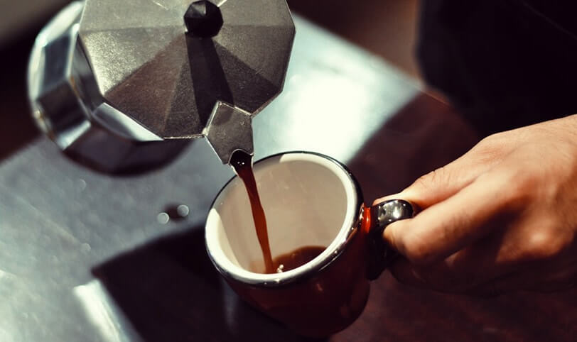 اشتباهاتی که خوردن قهوه را برایتان زهرمار می‌کند!