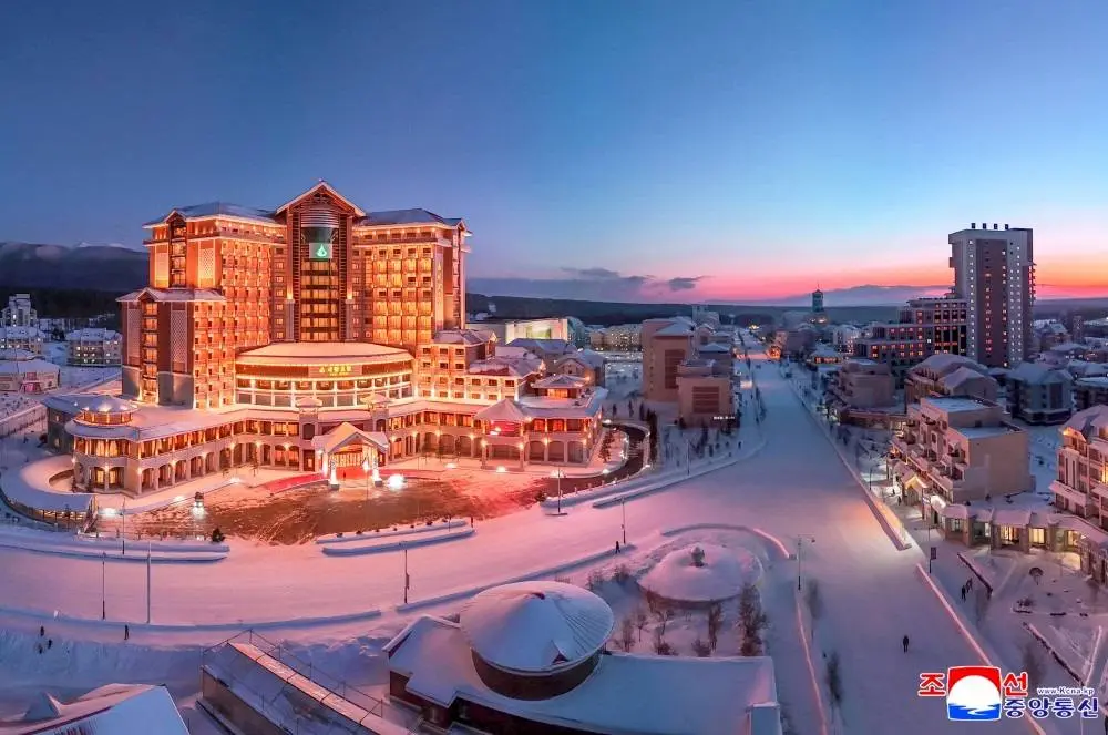 کیم+و+دخترش+در+افتتاح+هتل (6)