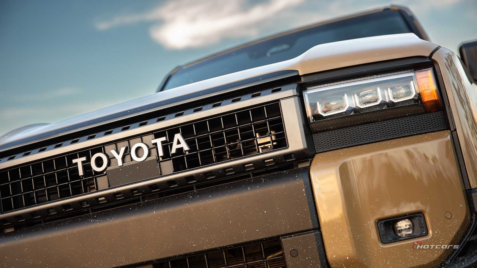 2-2025-toyota-land-cruiser-front-end-and-sky