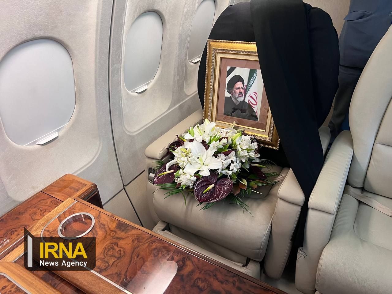 تصاویر غم‌انگیز از صندلی رئیسی در کابین هواپیما