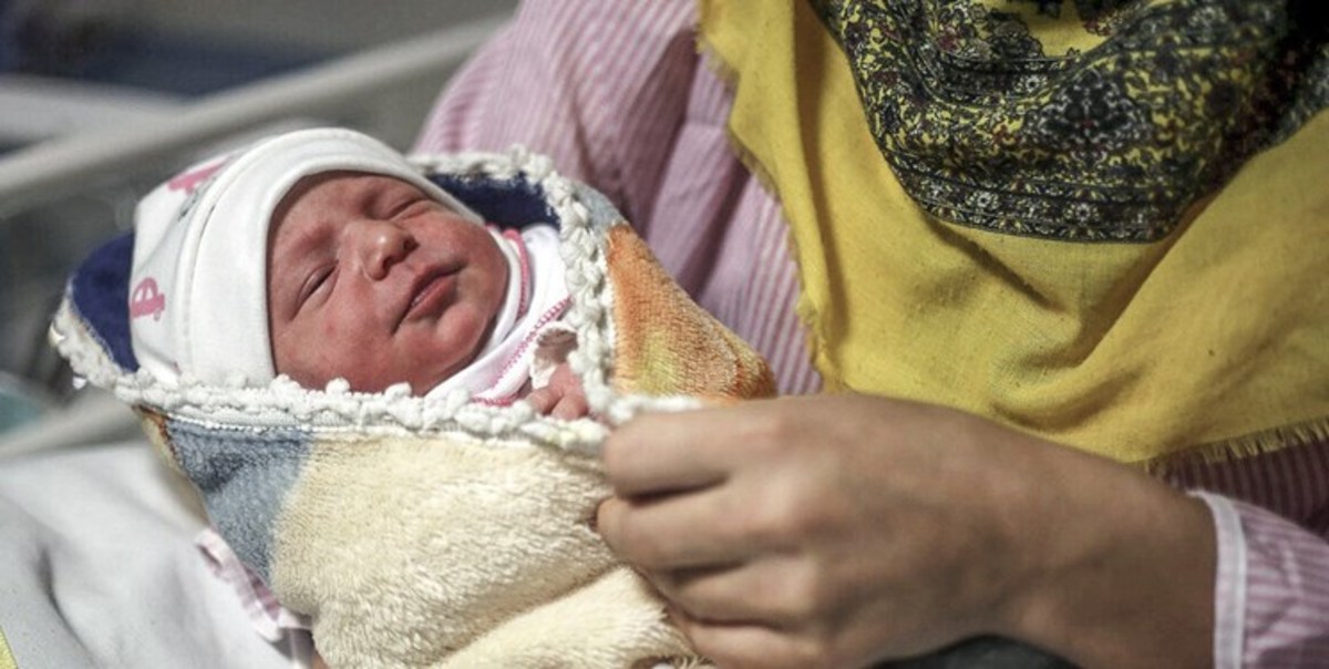 عکس شوکه‌کننده از سن و سال چند زن باردار در سامانه پزشکی
