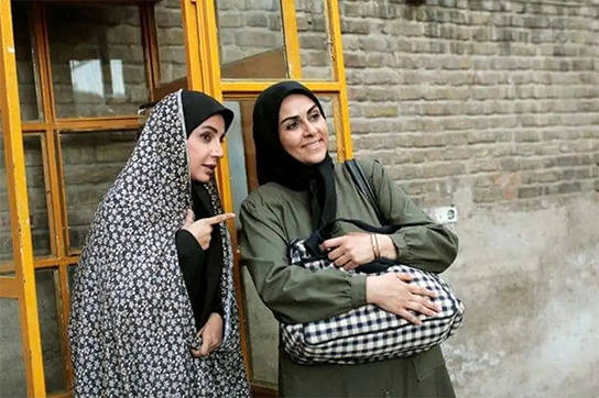 بیگانه_ای+با+من+است