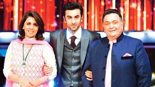 1330-ranbir-kapoor-with-his-family