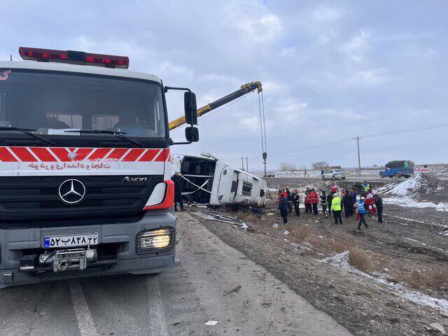 حادثه هولناک واژگونی یک اتوبوس در مشهد