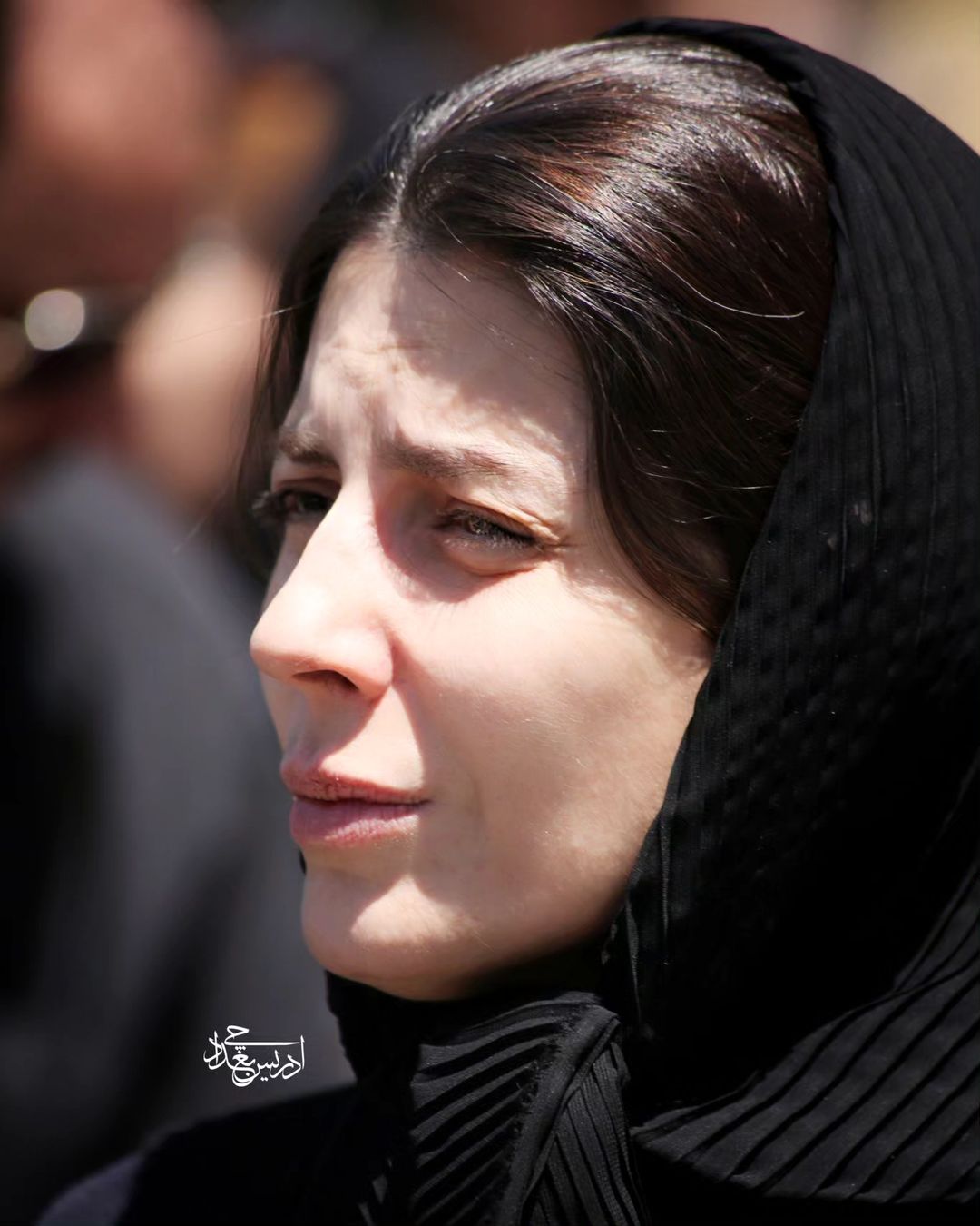 چهره ماتم‌زده لیلا حاتمی در مراسم تشییع مادرش