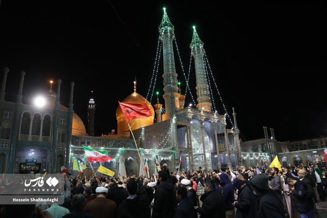 شب بیداری مردم قم بعد از حمله ایران به اسرائیل