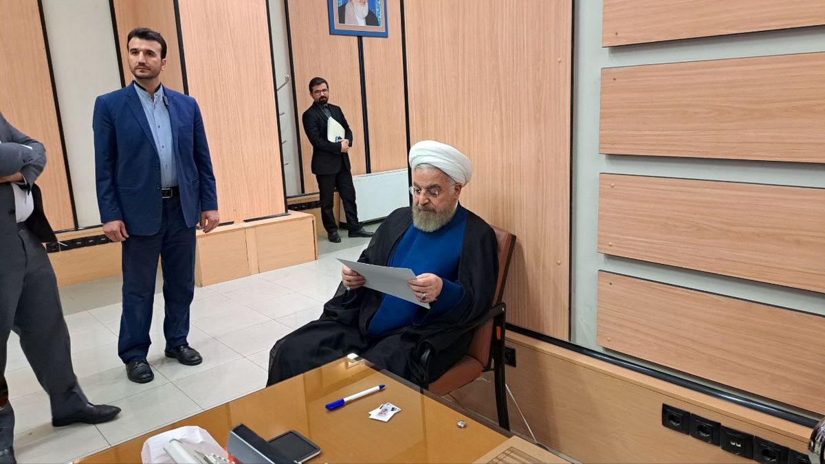 ثبت‌نام روحانی برای انتخابات، کیهان را شاکی کرد!