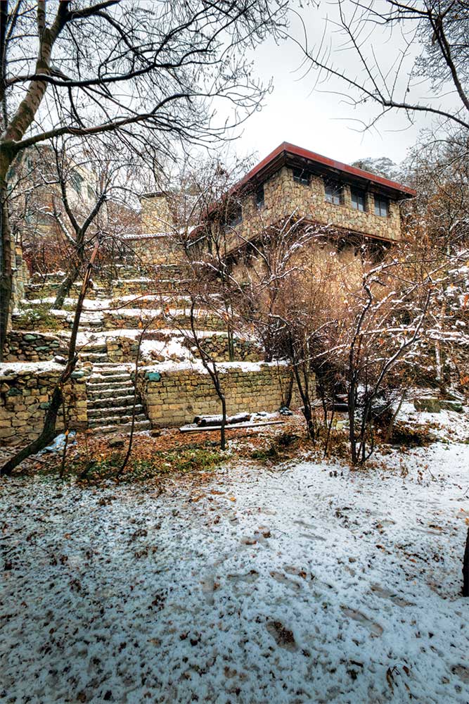 Houshang-Seyhouns-Summer-House-18