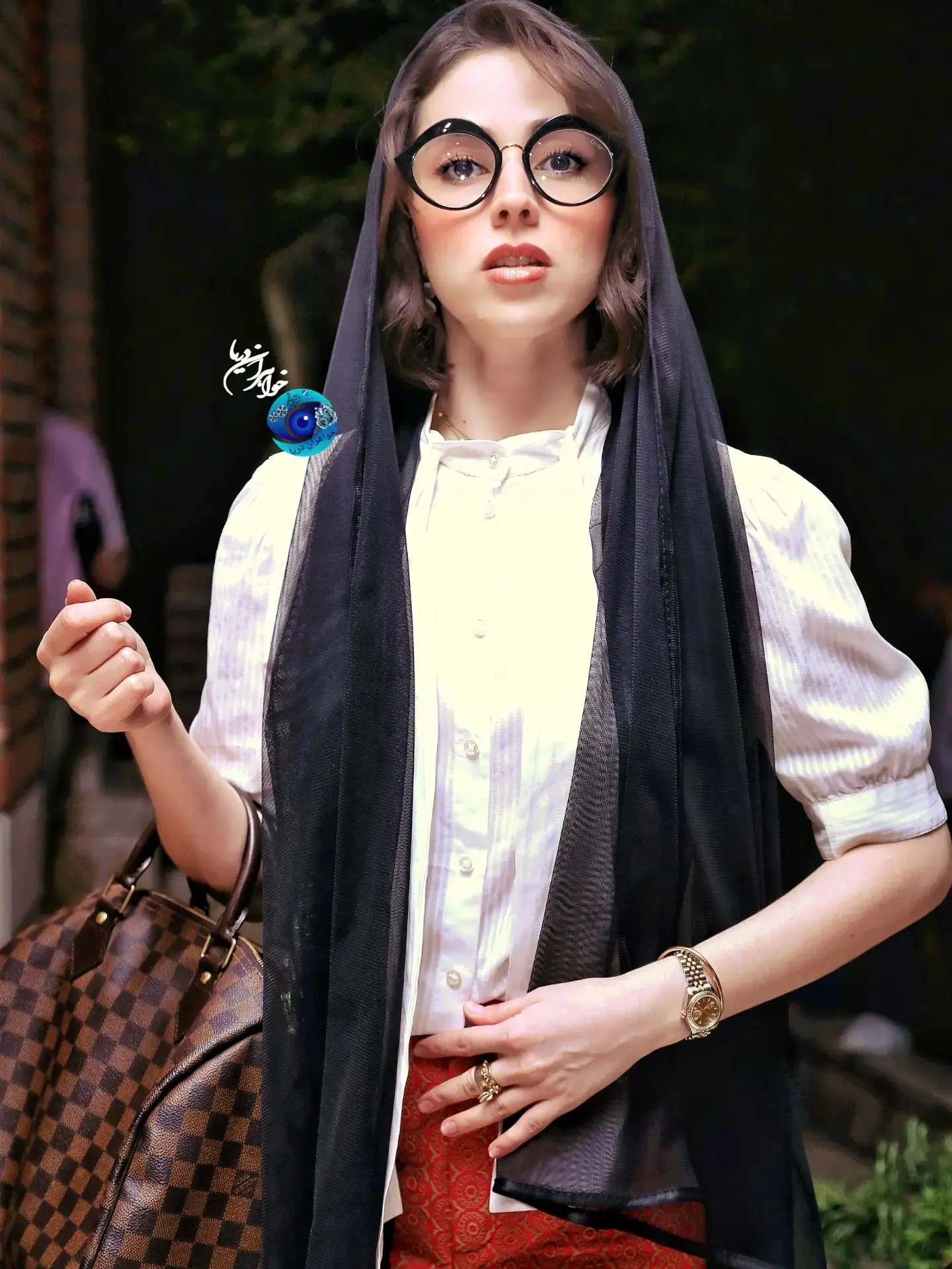 تصویری از الیزابت سریال پایتخت در یک دورهمی هنری