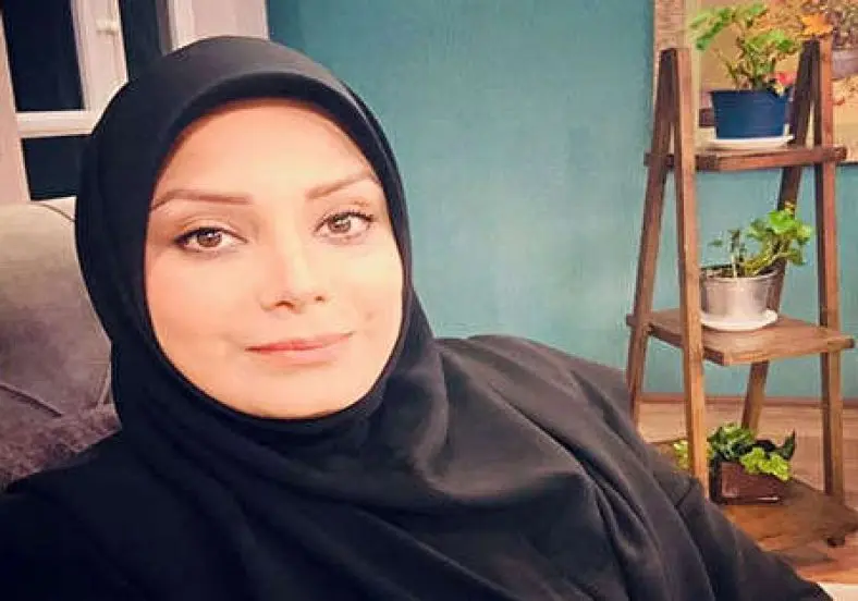 پوشش متفاوت مجری «به خانه برمی‌گردیم» جلب‌توجه کرد