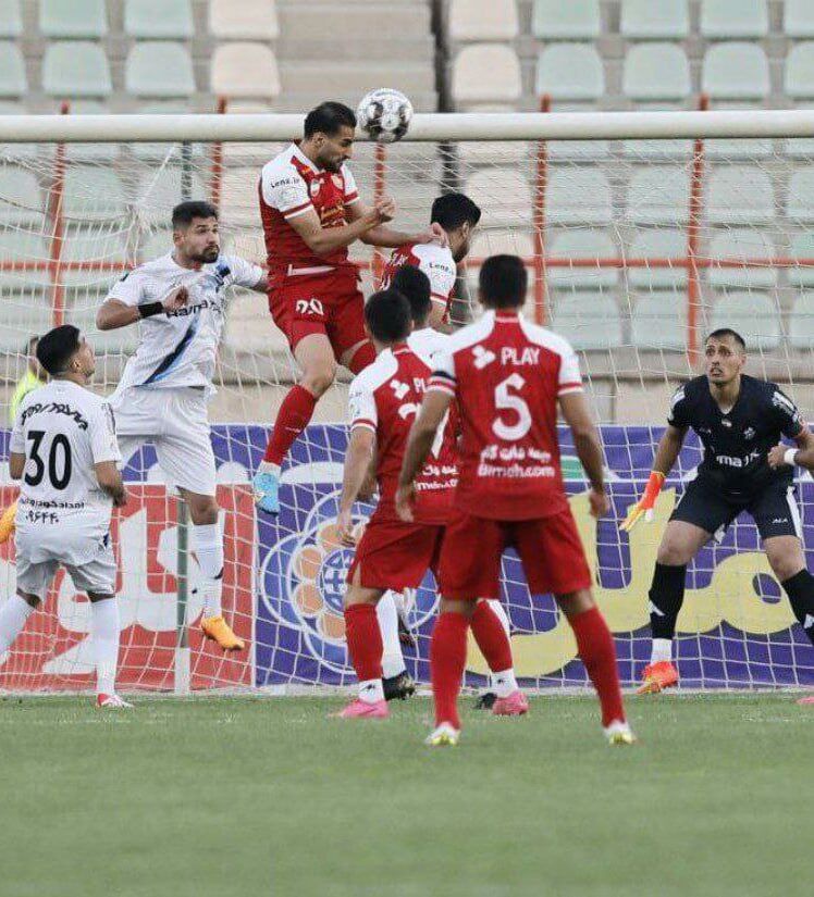 مهاجم پرسپولیس روی دست رونالدو بلند شد