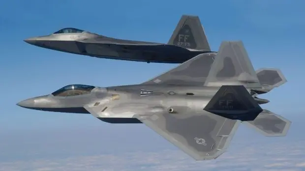 two-f-22-raptors-flying-in-tandom-5-620x348_11zon