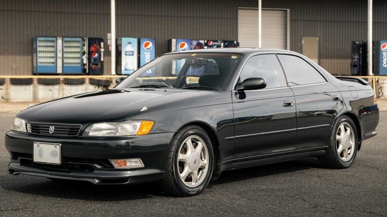 5-toyota-mark-ii-jzx90-with-a-warehouse-in-the-background