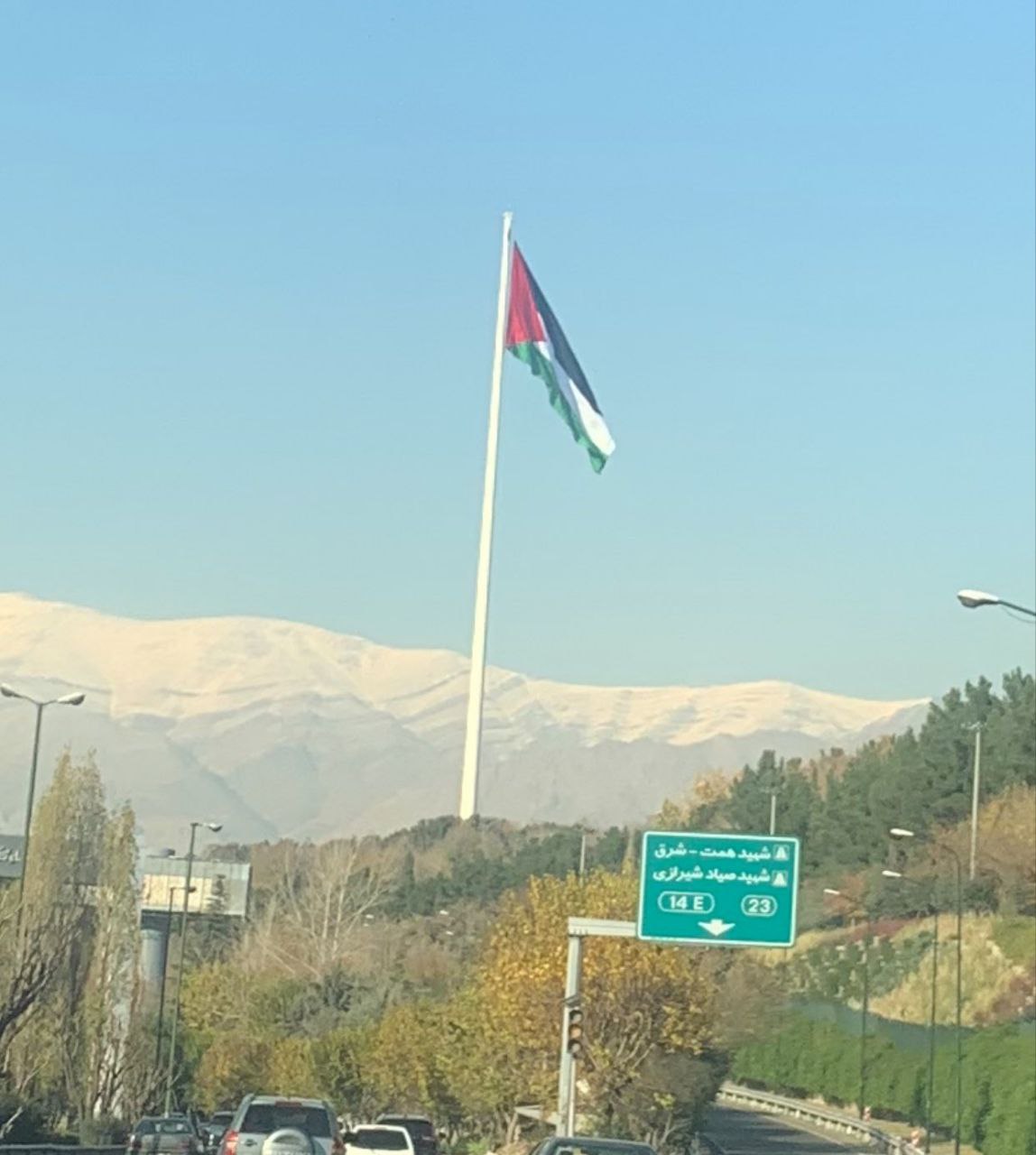 پرچم برافراشته فلسطین در تهران، تصویر پر بازدید روز