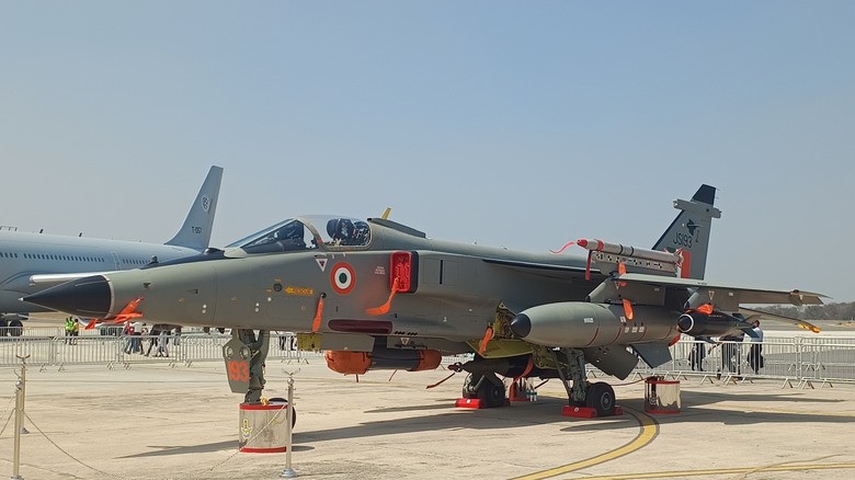 2-sepecat-jaguar-aircraft-parked-on-tarmac