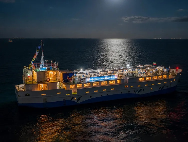 recreational-ship-in-kish