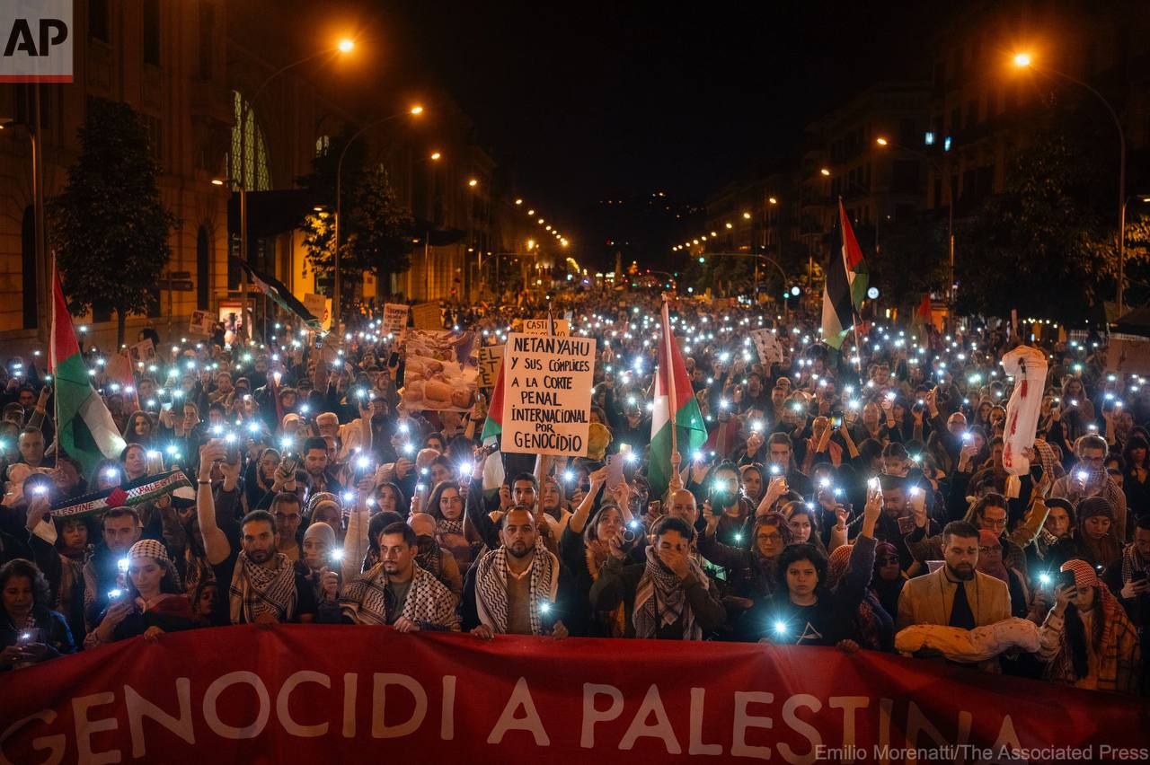 تصاویری خاص از حضور زنان اسپانیایی در راهپیمایی برای غزه