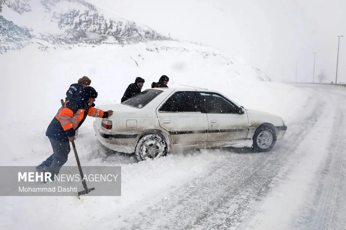 گیر+کردن+خودروها+در+برف (8)