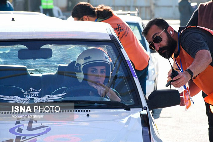 بانوان با پراید هاچ‌بک و 206 در مسابقات اتومبیل‌رانی اسلالوم