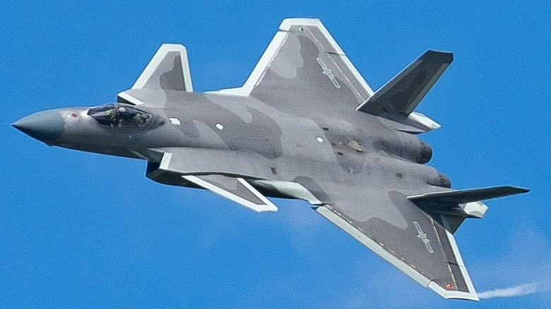 12-a-j-20-flying