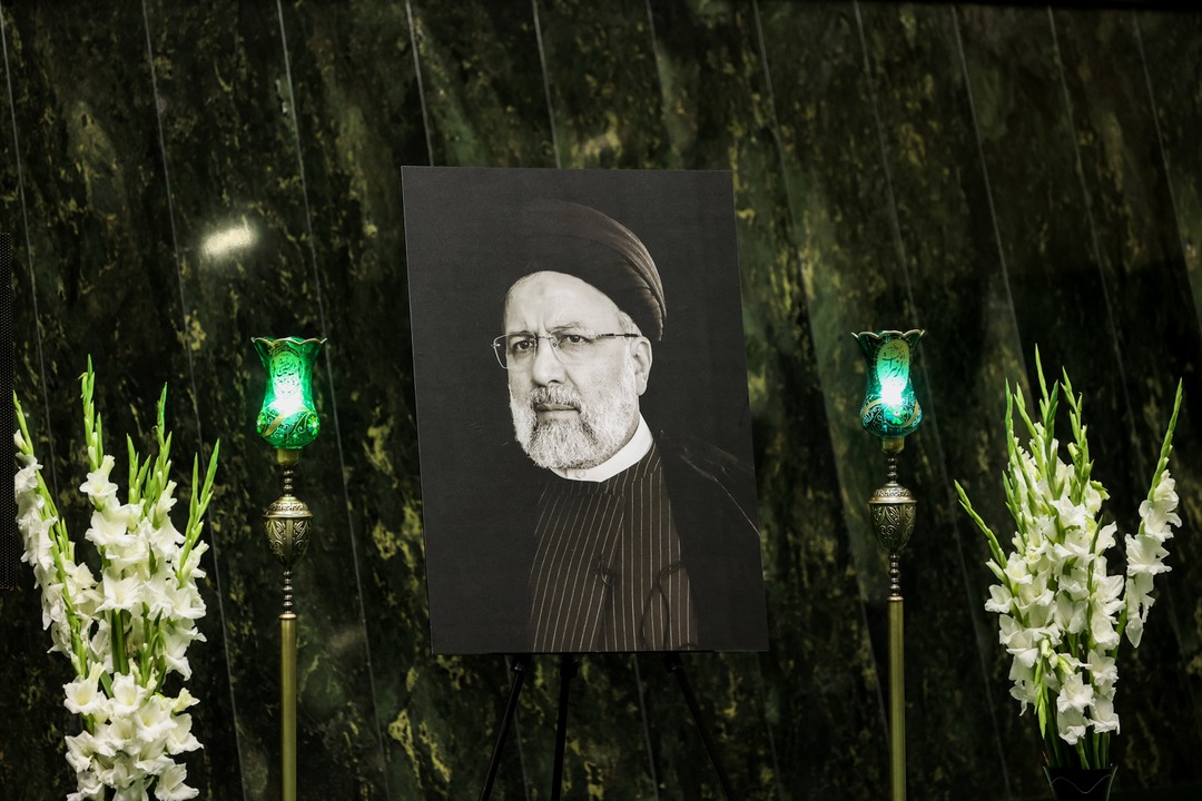 مجلس در سوگ رئیس جمهور ایران، سیاهپوش شد 