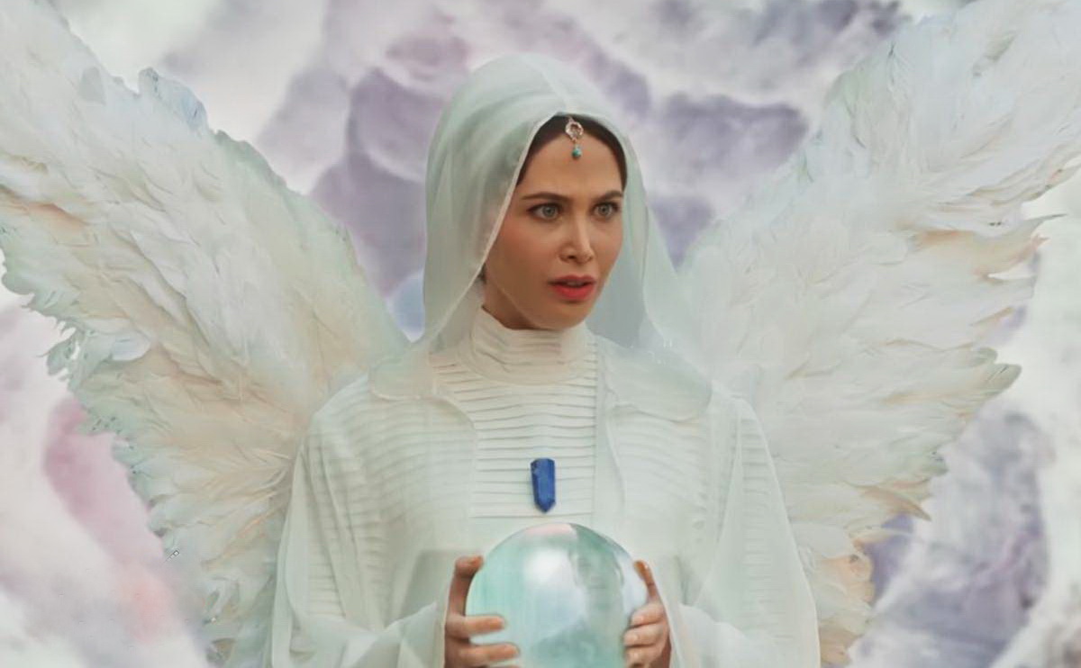 عکس-های-بیرون-سریالی-عسل-اجل-معلق-بیوگرافی (1)