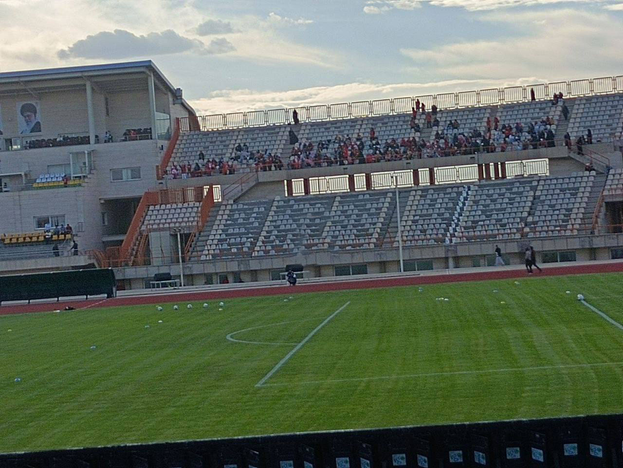 حضور دختران پرسپولیسی در ورزشگاه قزوین