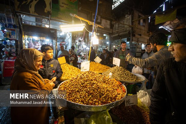 شهر و شب منتظر نوروز است، رقصِ هفت‌سین و گُل