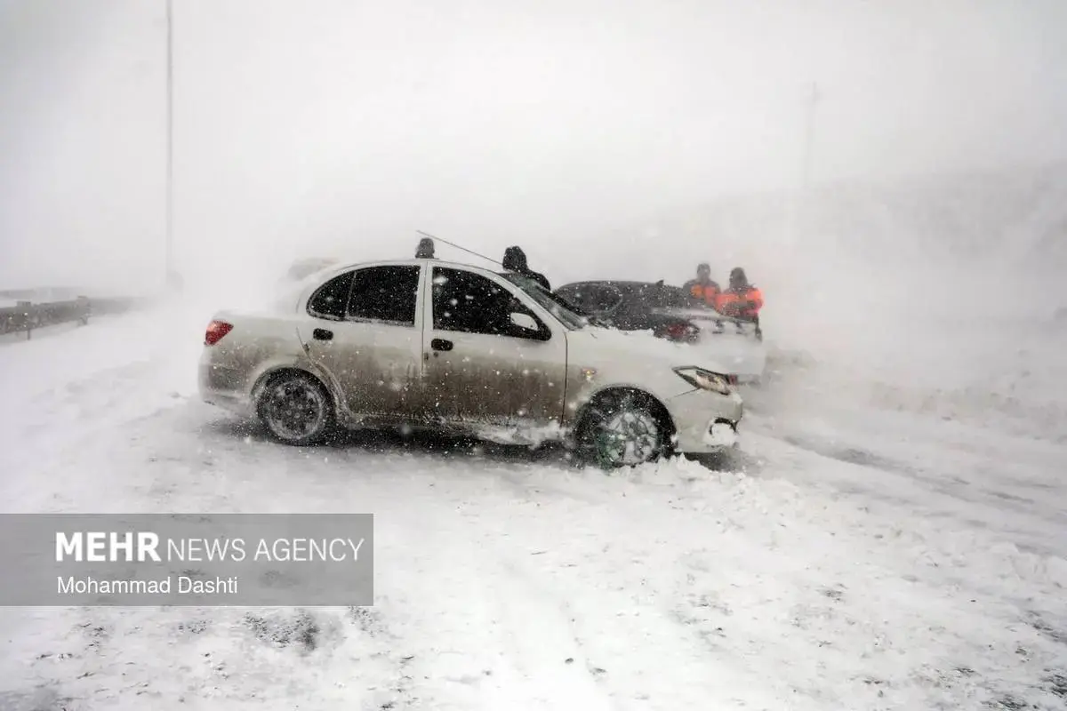 گیر+کردن+خودروها+در+برف (3)