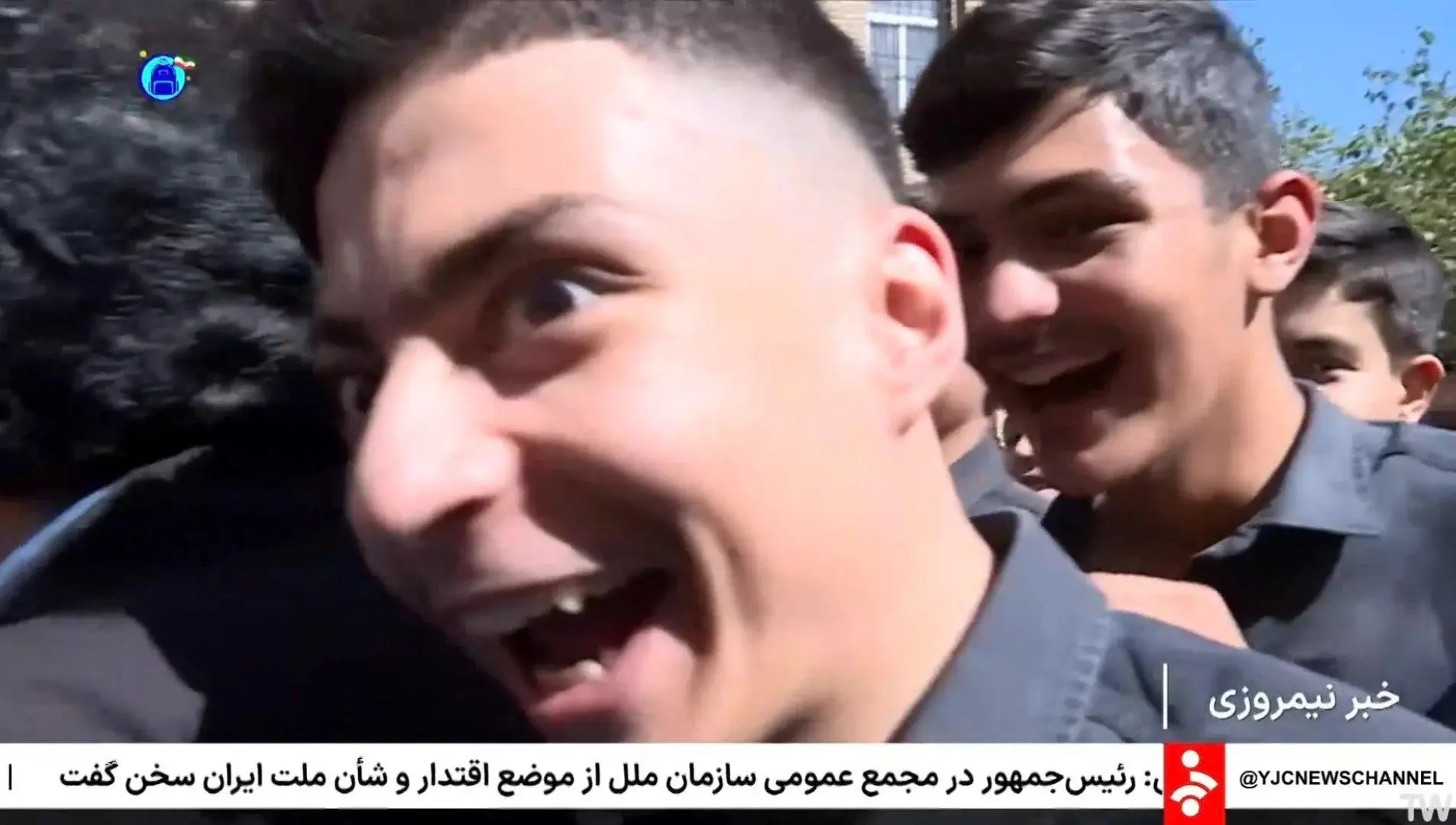 شیطنت چند دانش‌آموز لحظه پخش زنده شبکه خبر