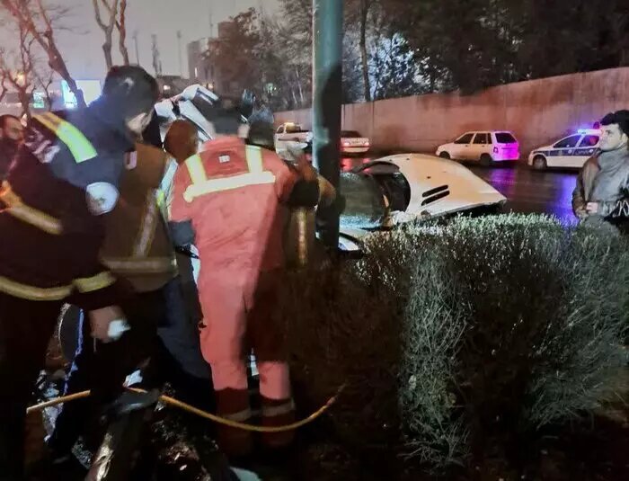 تصاویری از تصادف وحشتناک دو خودرو در تهران 